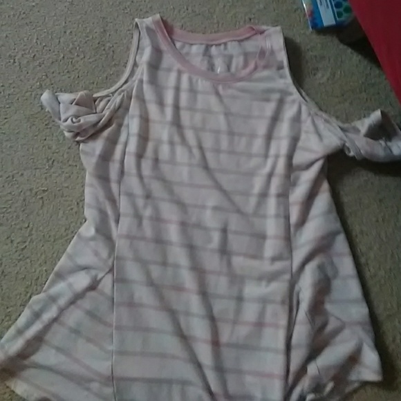 Pink and white striped shoulder hole shirt - Picture 2 of 3